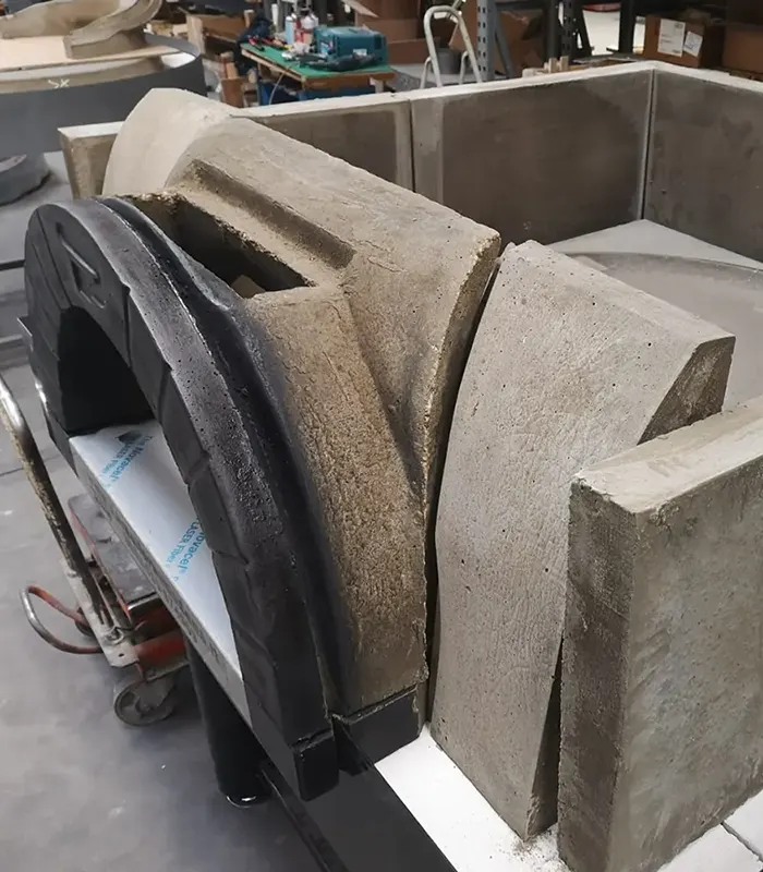 Forno Pavesi con bocca nera in costruzione