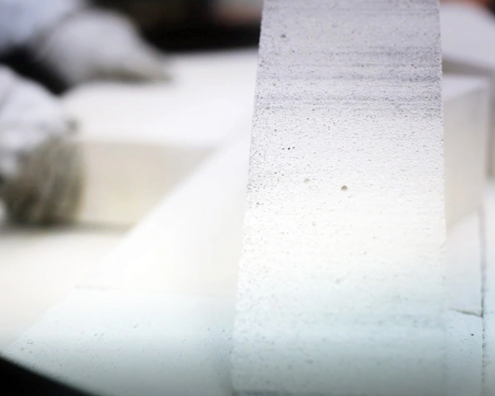 Lavorazione di materiali refrattari per forni professionali